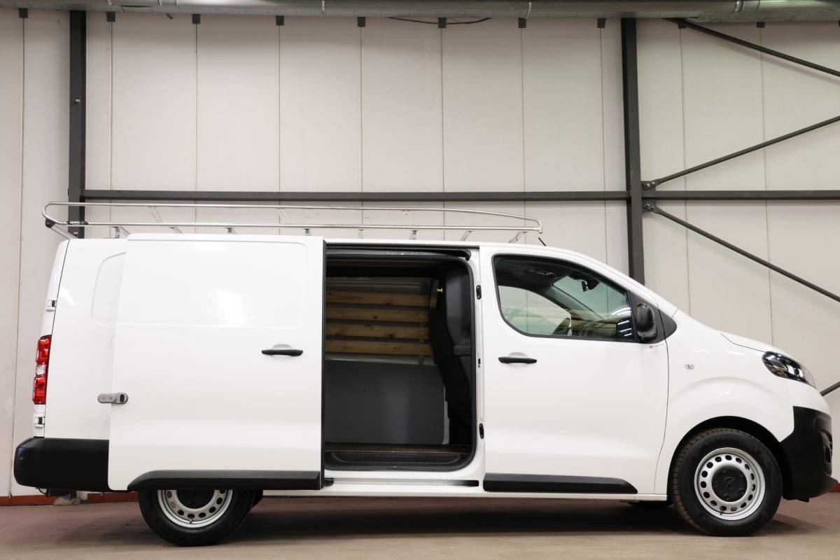 Opel Vivaro Opel Vivaro 2.0 CDTI L3H1 LANG IMPERIAAL TREKHAAK 3PERS