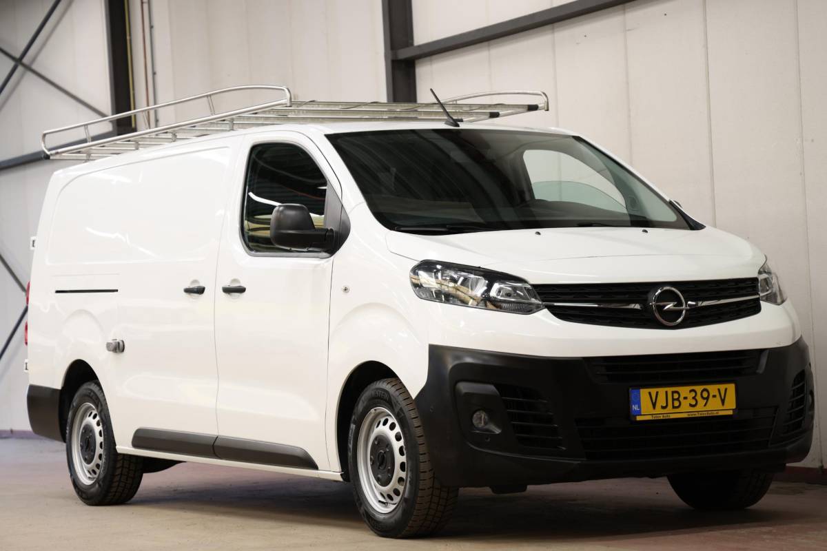 Opel Vivaro Opel Vivaro 2.0 CDTI L3H1 LANG IMPERIAAL TREKHAAK 3PERS