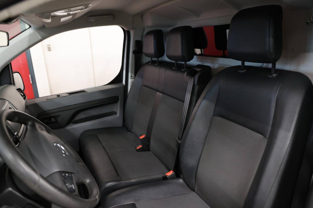 Opel Vivaro Opel Vivaro 2.0 CDTI L3H1 LANG IMPERIAAL TREKHAAK 3PERS