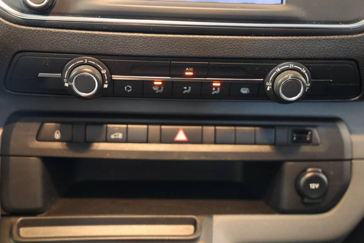 Peugeot e-Expert Peugeot e-Expert Premium 75 kWh LANG Camera Carplay