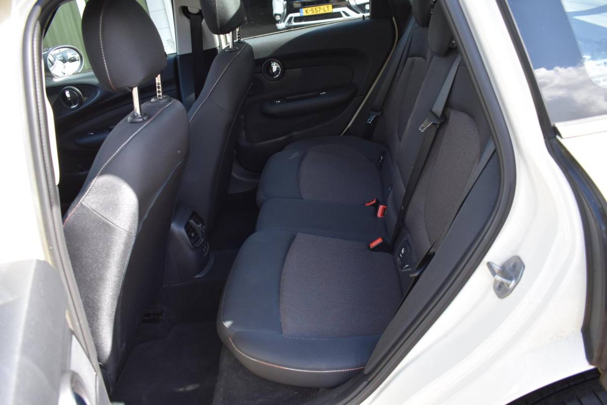 MINI Clubman Mini Clubman 1.5 Cooper Business Ed. | Panoramdak | Carplay | LED |