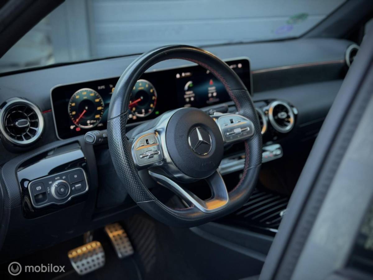 Mercedes-Benz A-Klasse Mercedes A-klasse 180 Business Solution AMG Night Pano NL Auto