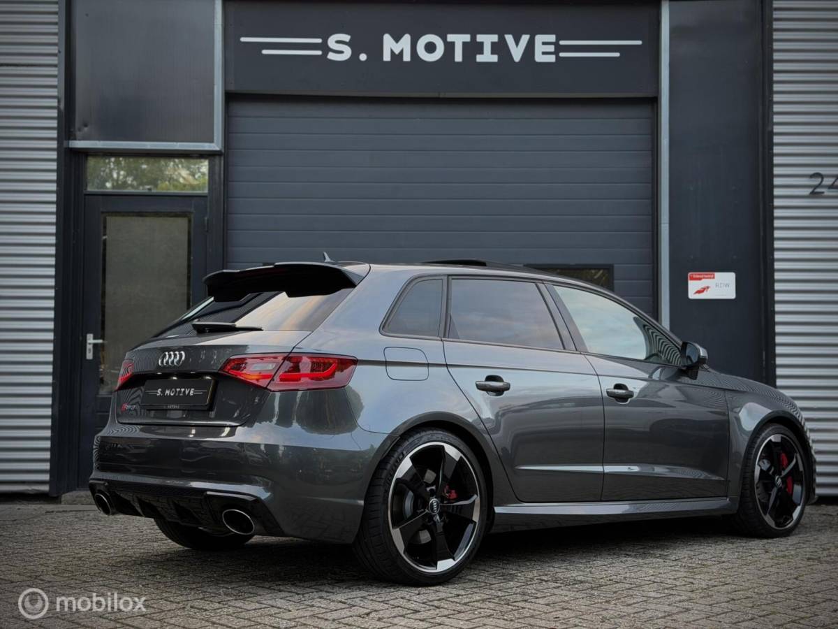 Audi RS3 Audi RS3 2.5 TFSI RS3 Quattro, Pano. B&O, RS-Seats, Carbon, 430PK,