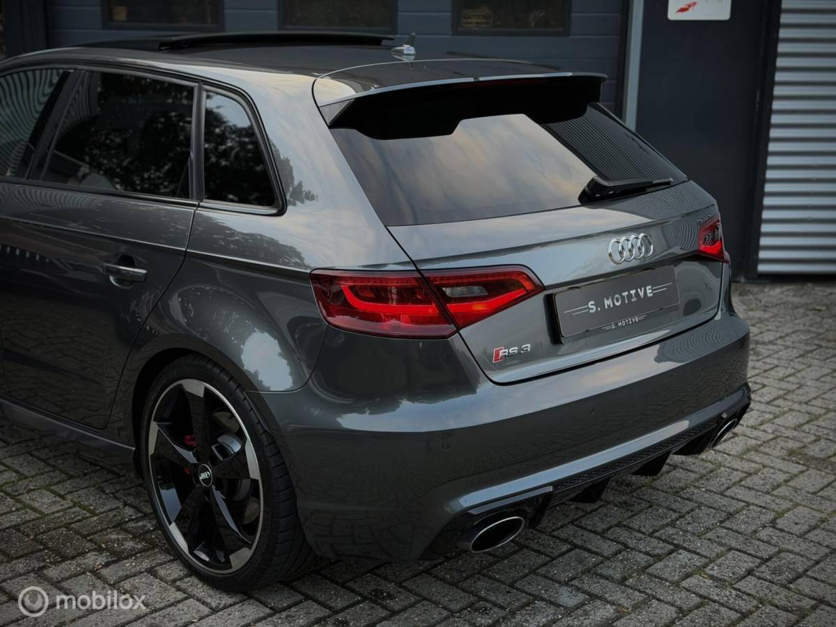 Audi RS3 Audi RS3 2.5 TFSI RS3 Quattro, Pano. B&O, RS-Seats, Carbon, 430PK,