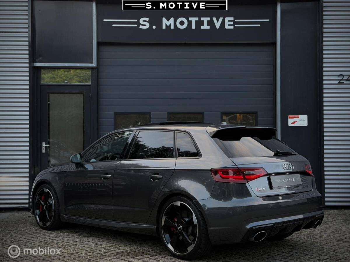Audi RS3 Audi RS3 2.5 TFSI RS3 Quattro, Pano. B&O, RS-Seats, Carbon, 430PK,