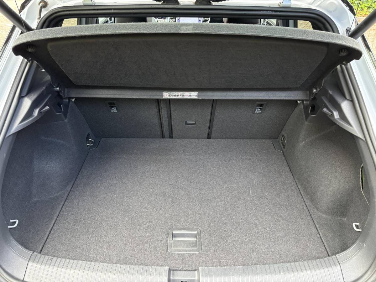 Volkswagen T-Roc Volkswagen T-Roc 1.5 TSI DSG Sport|BlackStyle|Pano|White-Silver Met
