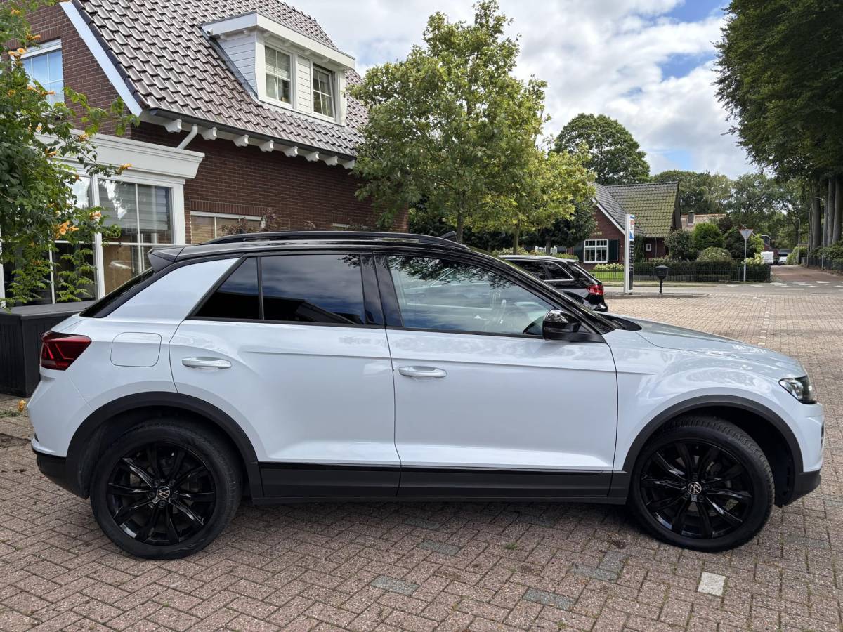 Volkswagen T-Roc Volkswagen T-Roc 1.5 TSI DSG Sport|BlackStyle|Pano|White-Silver Met