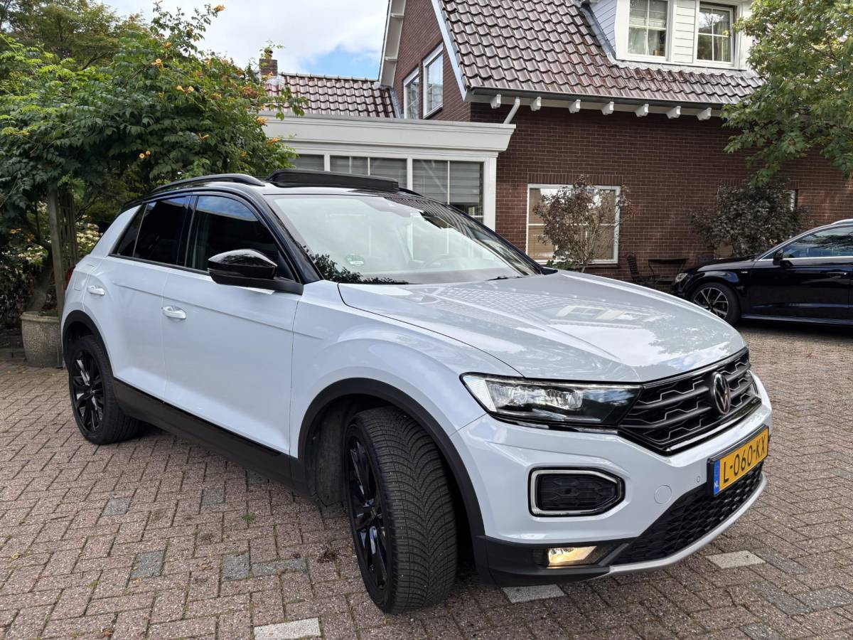 Volkswagen T-Roc Volkswagen T-Roc 1.5 TSI DSG Sport|BlackStyle|Pano|White-Silver Met