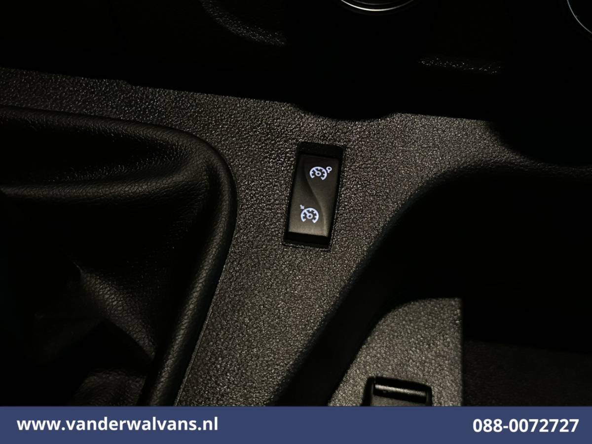 Renault Master Renault Master 2.3 dCi 146pk Bakwagen 222cm Hoog Laadklep Euro6 Airco | Camera | Navigatie | LED | Cruisecontrol Bijrijdersbank
