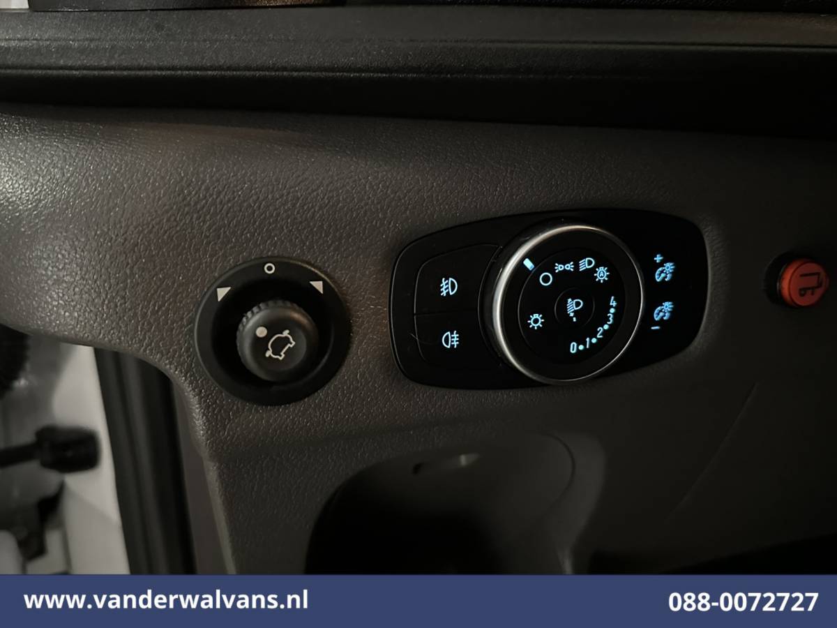 Ford Transit Ford Transit 2.0 TDCI 155pk Bakwagen 225cm Hoog Laadklep Euro6 Airco | Camera | Cruisecontrol | Verwarmde voorruit Bijrijdersbank