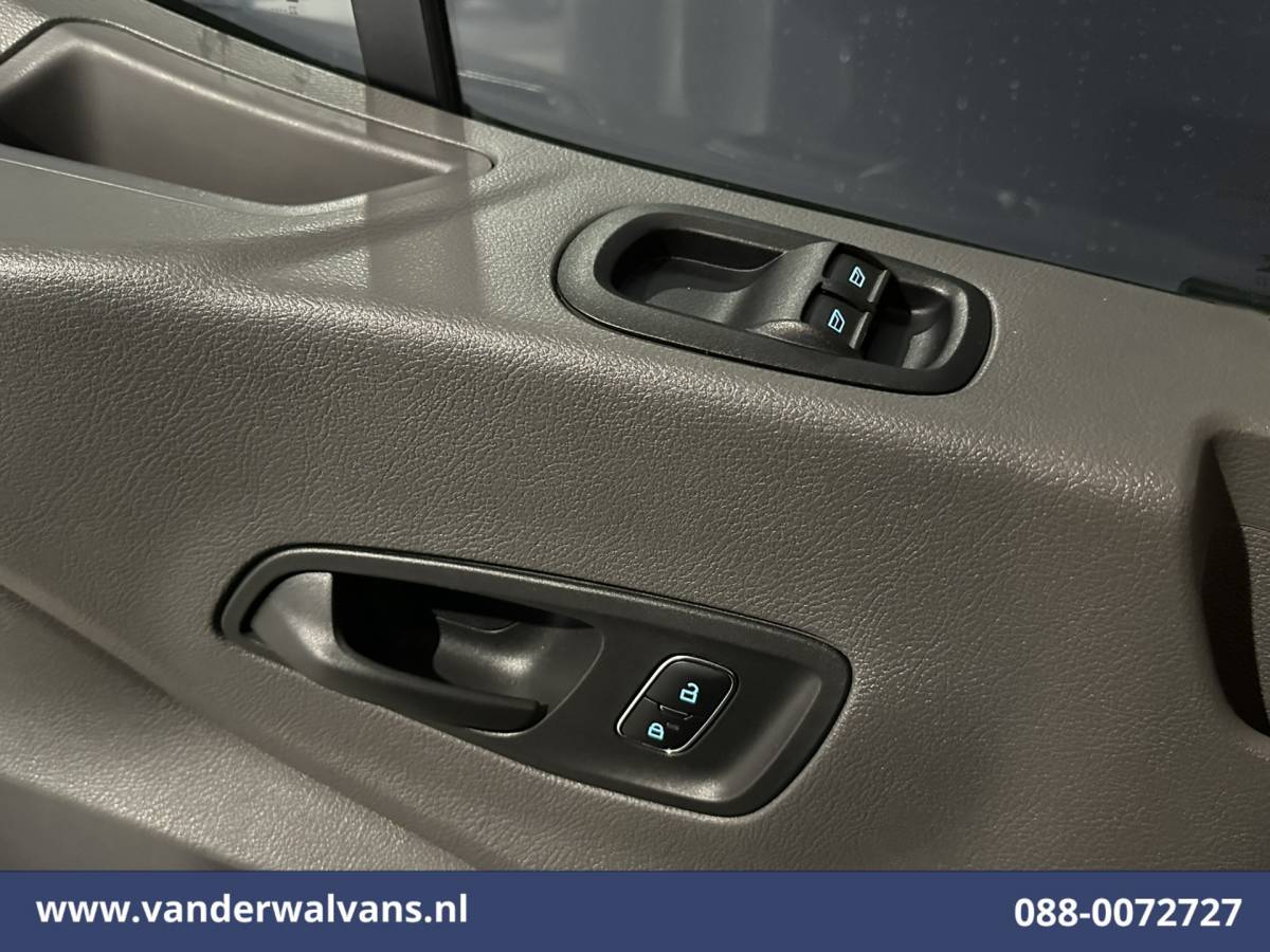 Ford Transit Ford Transit 2.0 TDCI 155pk Bakwagen 225cm Hoog Laadklep Euro6 Airco | Camera | Cruisecontrol | Verwarmde voorruit Bijrijdersbank
