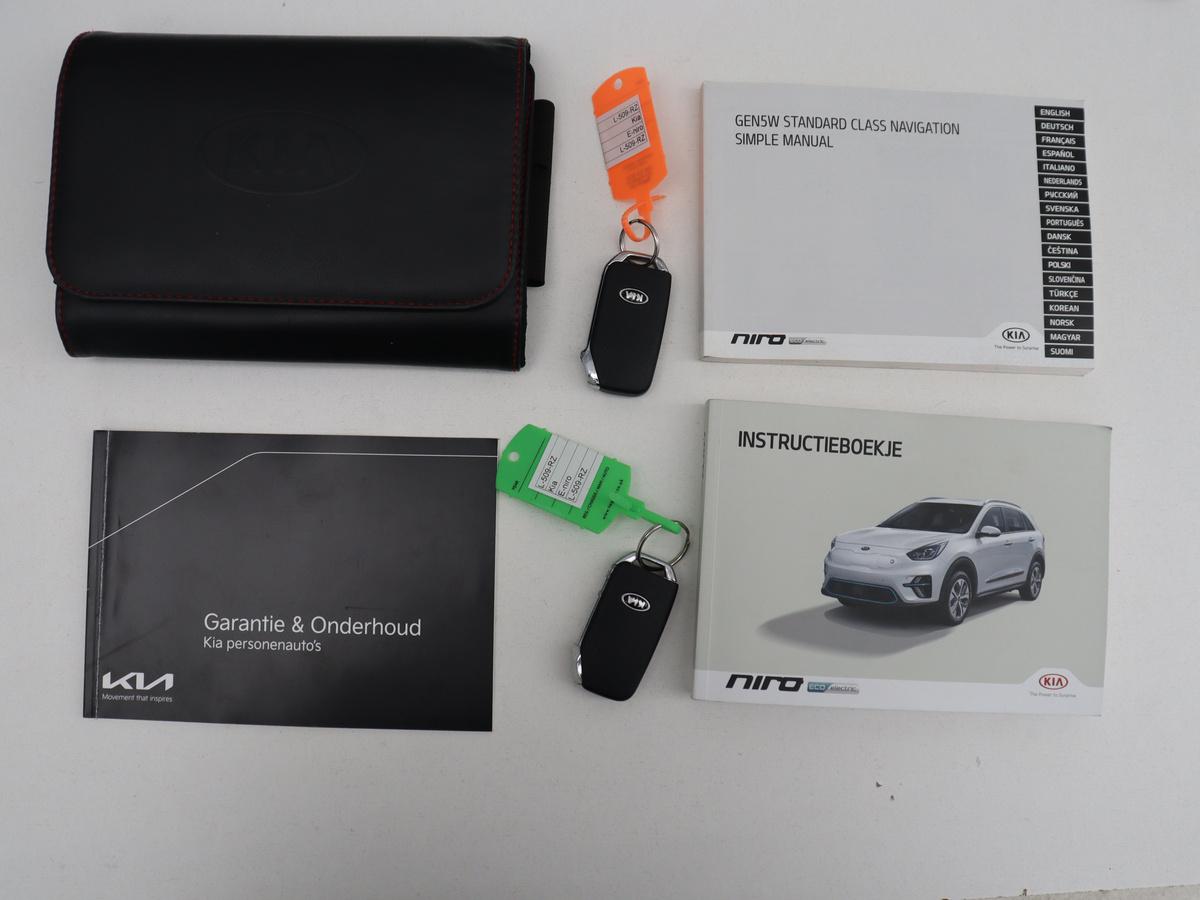 Kia e-Niro Kia e-Niro DynamicPlusLine 64 kWh | SOH 95,3% | Panoramadak | Half leder |  Stuur/stoel verwarming | Adaptive cruise | Lane assist | Climate control | Carplay | Camera | Park assist | Full LED