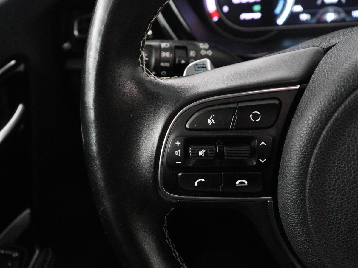 Kia e-Niro Kia e-Niro DynamicPlusLine 64 kWh | SOH 95,3% | Panoramadak | Half leder |  Stuur/stoel verwarming | Adaptive cruise | Lane assist | Climate control | Carplay | Camera | Park assist | Full LED
