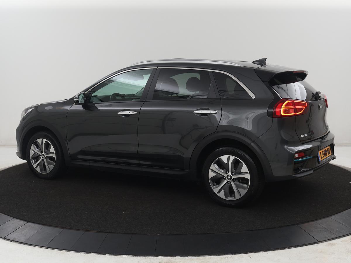 Kia e-Niro Kia e-Niro DynamicPlusLine 64 kWh | SOH 95,3% | Panoramadak | Half leder |  Stuur/stoel verwarming | Adaptive cruise | Lane assist | Climate control | Carplay | Camera | Park assist | Full LED