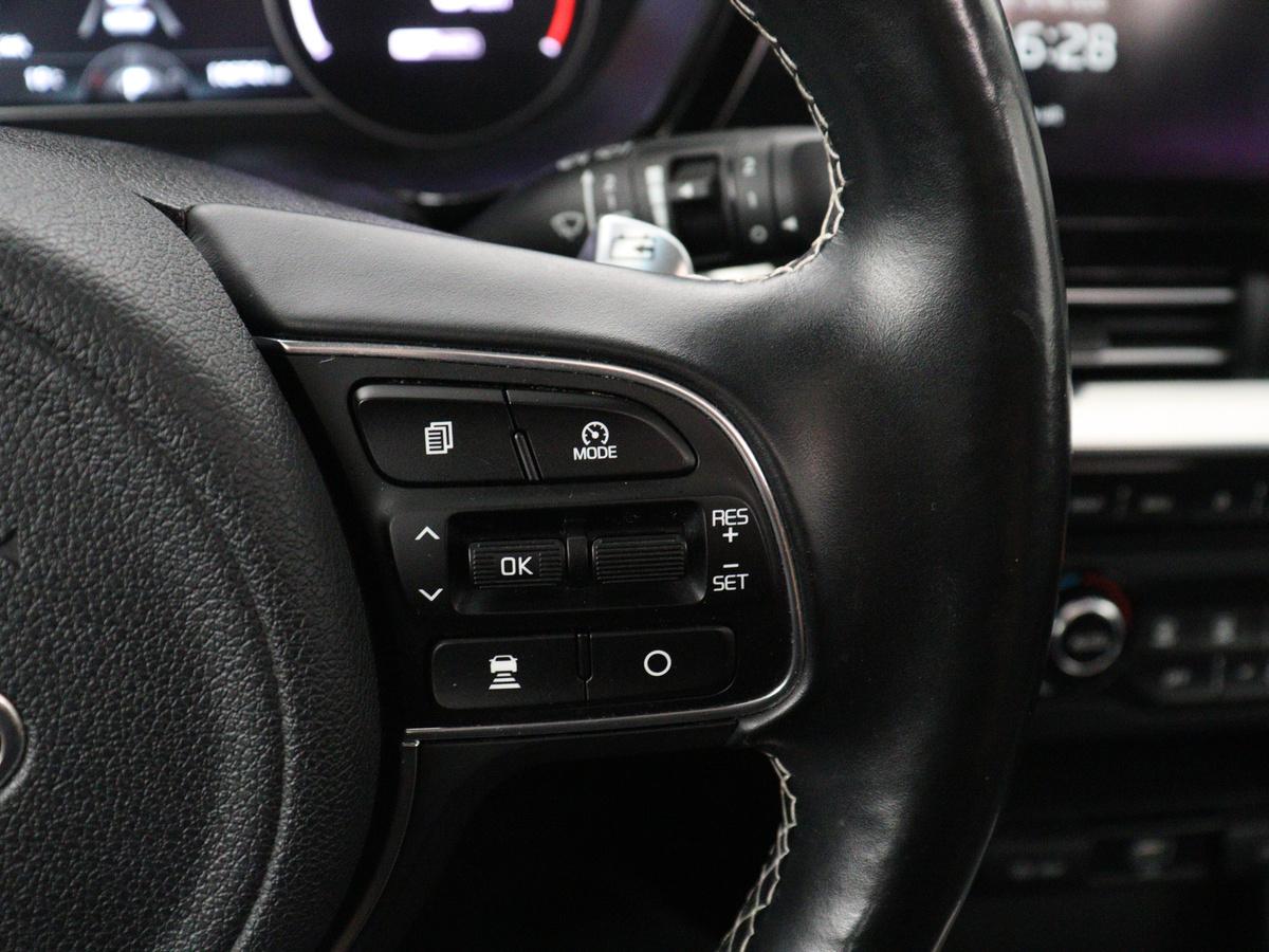 Kia e-Niro Kia e-Niro DynamicPlusLine 64 kWh | SOH 95,3% | Panoramadak | Half leder |  Stuur/stoel verwarming | Adaptive cruise | Lane assist | Climate control | Carplay | Camera | Park assist | Full LED