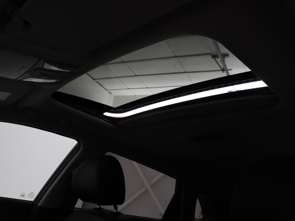 Kia e-Niro Kia e-Niro DynamicPlusLine 64 kWh | SOH 95,3% | Panoramadak | Half leder |  Stuur/stoel verwarming | Adaptive cruise | Lane assist | Climate control | Carplay | Camera | Park assist | Full LED