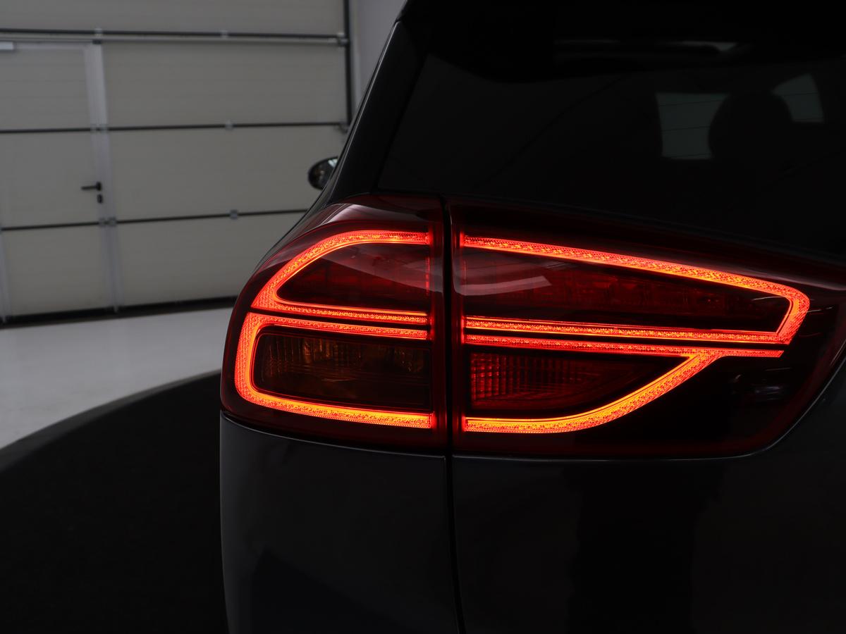 Kia e-Niro Kia e-Niro DynamicPlusLine 64 kWh | SOH 95,3% | Panoramadak | Half leder |  Stuur/stoel verwarming | Adaptive cruise | Lane assist | Climate control | Carplay | Camera | Park assist | Full LED