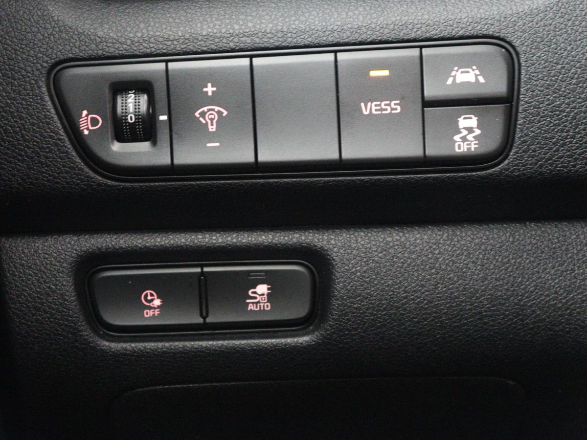 Kia e-Niro Kia e-Niro DynamicPlusLine 64 kWh | SOH 95,3% | Panoramadak | Half leder |  Stuur/stoel verwarming | Adaptive cruise | Lane assist | Climate control | Carplay | Camera | Park assist | Full LED