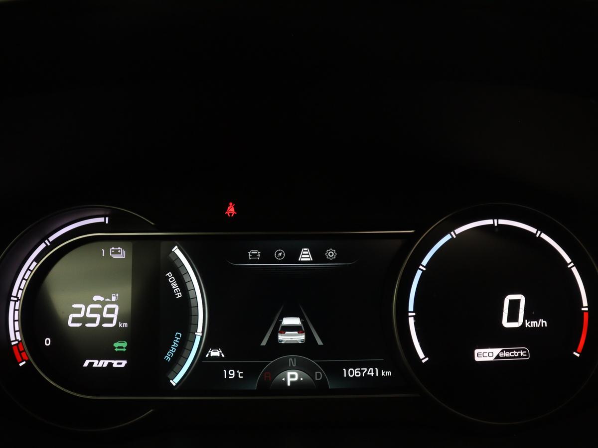 Kia e-Niro Kia e-Niro DynamicPlusLine 64 kWh | SOH 95,3% | Panoramadak | Half leder |  Stuur/stoel verwarming | Adaptive cruise | Lane assist | Climate control | Carplay | Camera | Park assist | Full LED