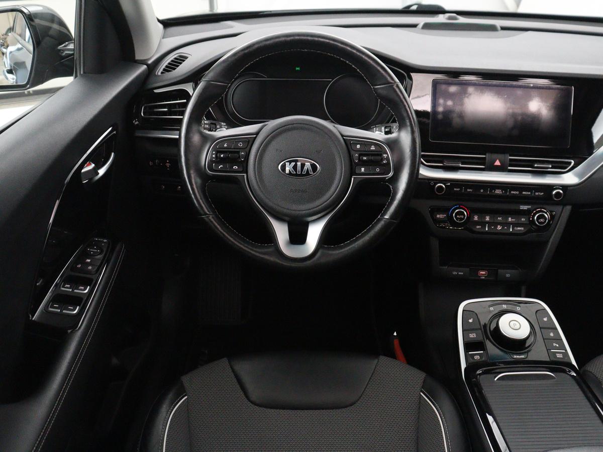 Kia e-Niro Kia e-Niro DynamicPlusLine 64 kWh | SOH 95,3% | Panoramadak | Half leder |  Stuur/stoel verwarming | Adaptive cruise | Lane assist | Climate control | Carplay | Camera | Park assist | Full LED