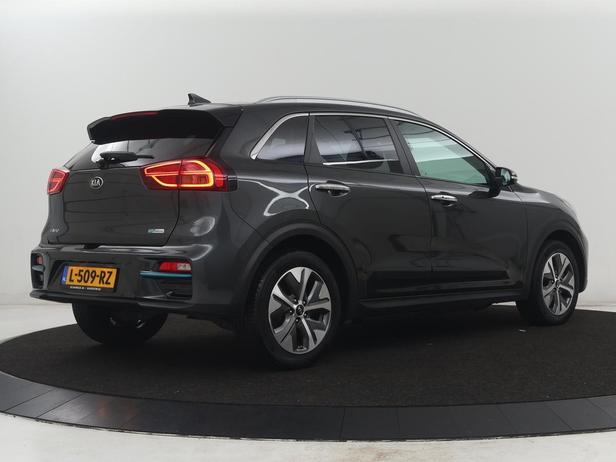 Kia e-Niro Kia e-Niro DynamicPlusLine 64 kWh | SOH 95,3% | Panoramadak | Half leder |  Stuur/stoel verwarming | Adaptive cruise | Lane assist | Climate control | Carplay | Camera | Park assist | Full LED