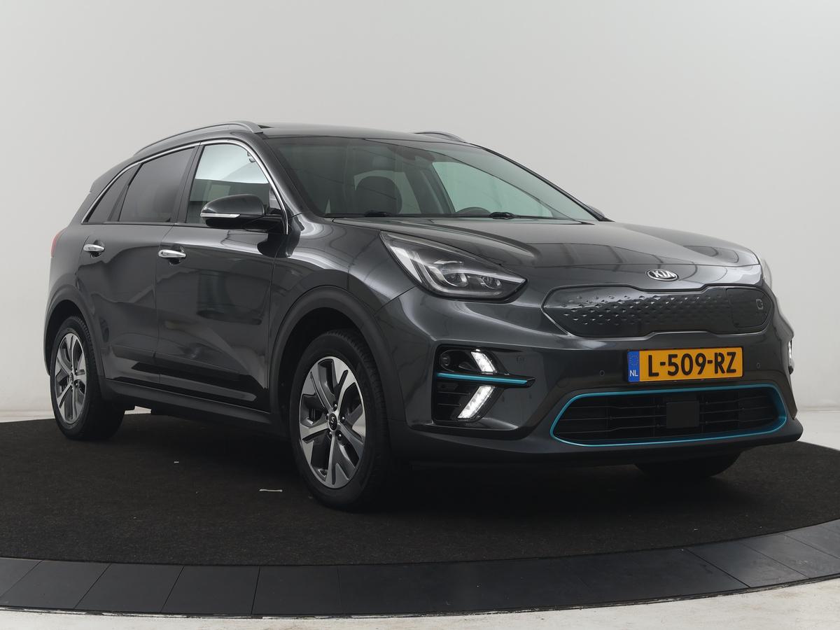 Kia e-Niro Kia e-Niro DynamicPlusLine 64 kWh | SOH 95,3% | Panoramadak | Half leder |  Stuur/stoel verwarming | Adaptive cruise | Lane assist | Climate control | Carplay | Camera | Park assist | Full LED