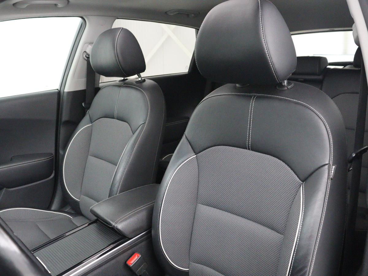 Kia e-Niro Kia e-Niro DynamicPlusLine 64 kWh | SOH 95,3% | Panoramadak | Half leder |  Stuur/stoel verwarming | Adaptive cruise | Lane assist | Climate control | Carplay | Camera | Park assist | Full LED