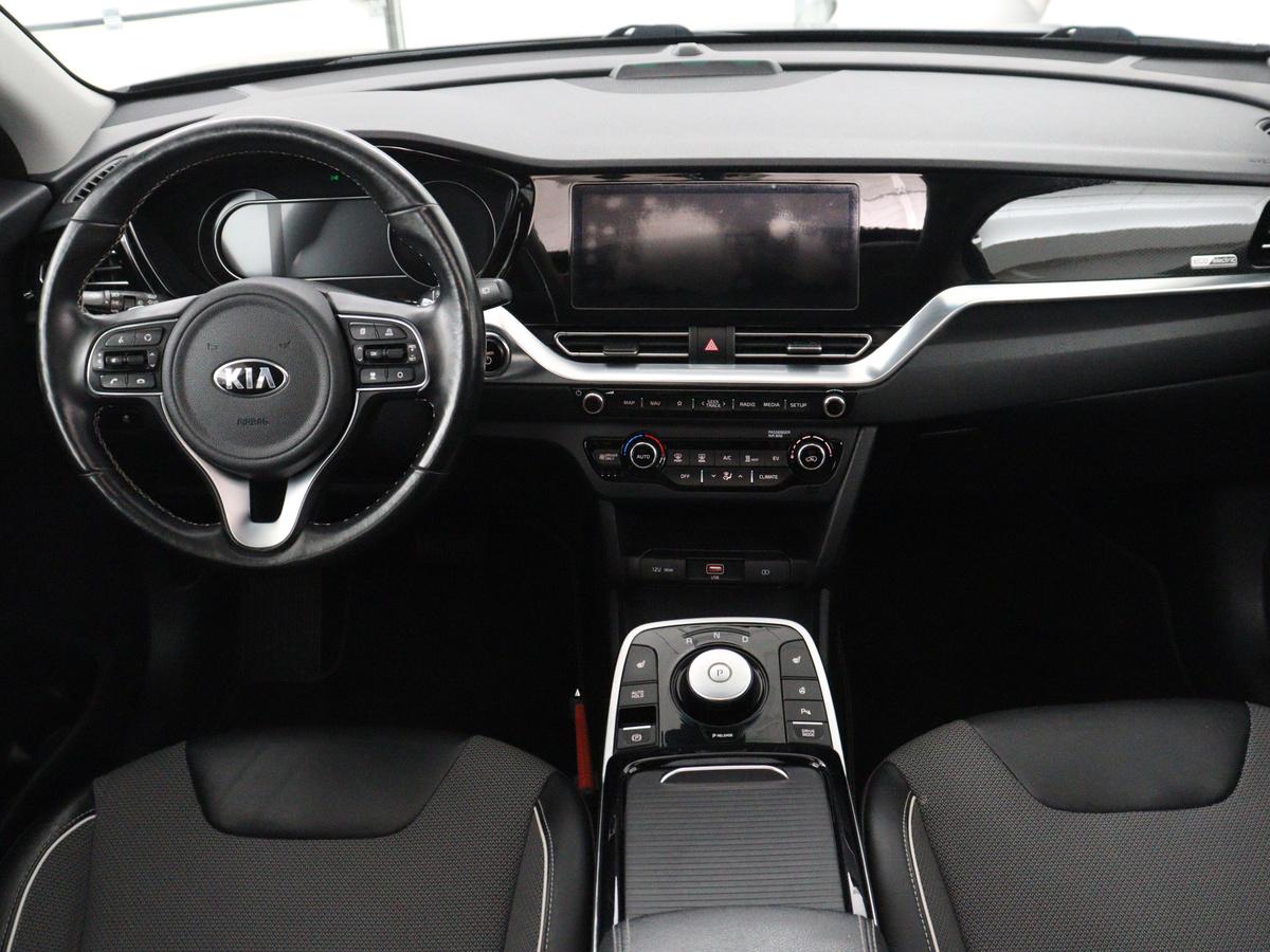 Kia e-Niro Kia e-Niro DynamicPlusLine 64 kWh | SOH 95,3% | Panoramadak | Half leder |  Stuur/stoel verwarming | Adaptive cruise | Lane assist | Climate control | Carplay | Camera | Park assist | Full LED
