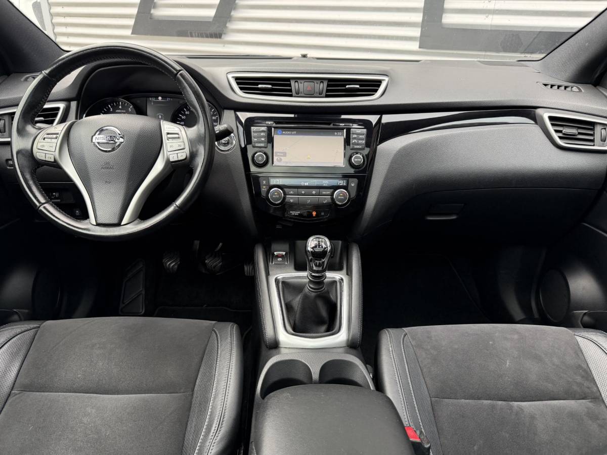 Nissan QASHQAI Nissan Qashqai 1.2 N-Connecta 1e Eigenaar|Navi|Pano|360 Camera|Clima|Cruise|PDC|Stoelverwarming|Dealer Onderhouden|N.A.P|APK tot 07-2027