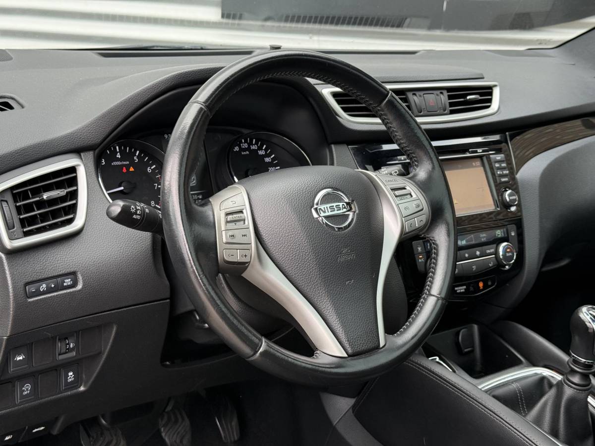 Nissan QASHQAI Nissan Qashqai 1.2 N-Connecta 1e Eigenaar|Navi|Pano|360 Camera|Clima|Cruise|PDC|Stoelverwarming|Dealer Onderhouden|N.A.P|APK tot 07-2027