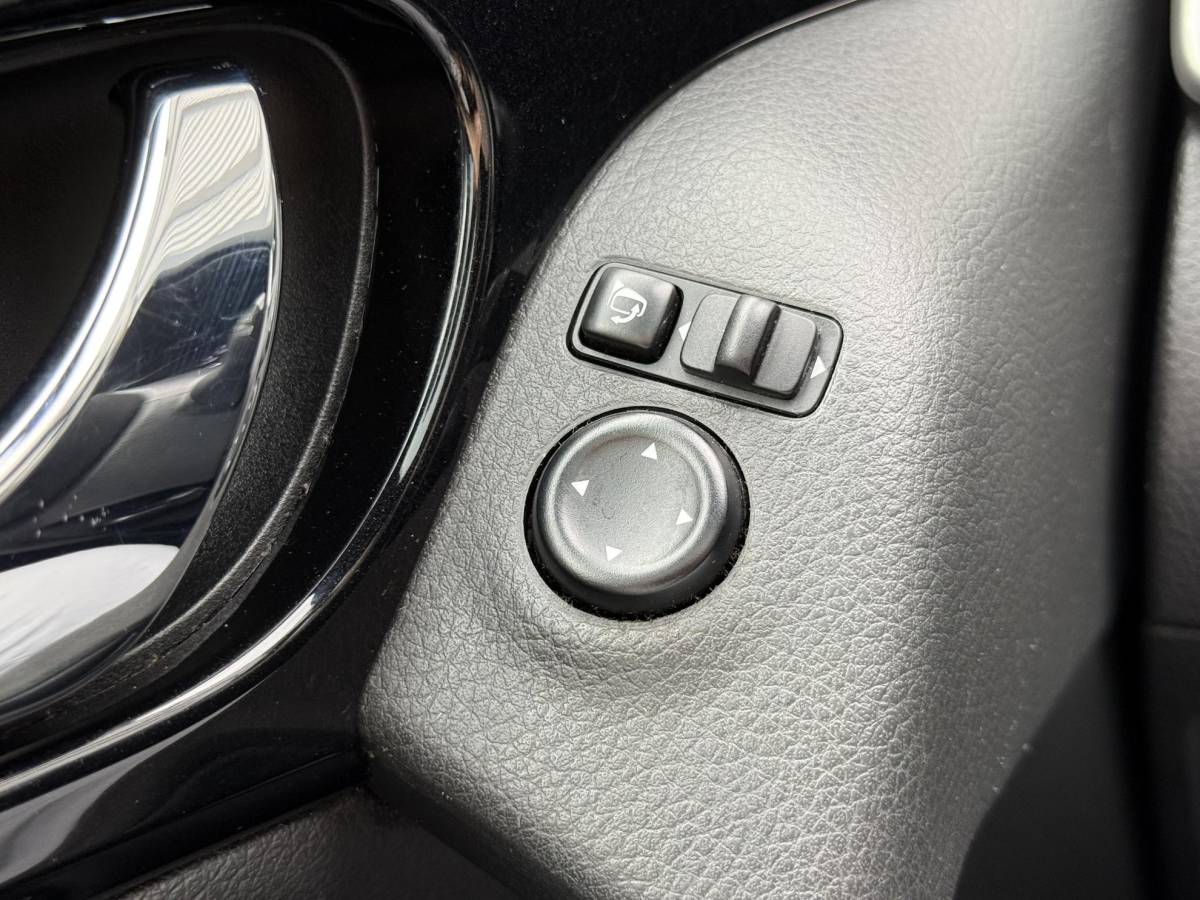 Nissan QASHQAI Nissan Qashqai 1.2 N-Connecta 1e Eigenaar|Navi|Pano|360 Camera|Clima|Cruise|PDC|Stoelverwarming|Dealer Onderhouden|N.A.P|APK tot 07-2027