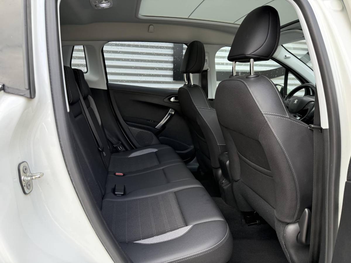 Peugeot 2008 Peugeot 2008 1.2 PureTech Allure 2e Eigenaar|Navi|Pano|Carplay|Clima|Cruise|PDC|Dealer Onderhouden|APK tot 02-2027