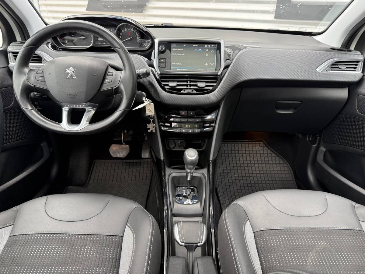 Peugeot 2008 Peugeot 2008 1.2 PureTech Allure 2e Eigenaar|Navi|Pano|Carplay|Clima|Cruise|PDC|Dealer Onderhouden|APK tot 02-2027