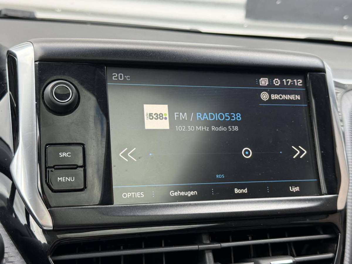 Peugeot 2008 Peugeot 2008 1.2 PureTech Allure 2e Eigenaar|Navi|Pano|Carplay|Clima|Cruise|PDC|Dealer Onderhouden|APK tot 02-2027