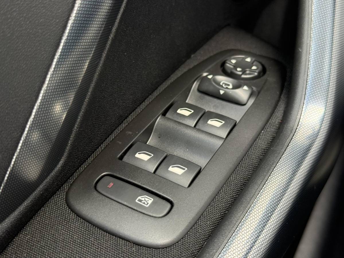 Peugeot 2008 Peugeot 2008 1.2 PureTech Allure 2e Eigenaar|Navi|Pano|Carplay|Clima|Cruise|PDC|Dealer Onderhouden|APK tot 02-2027