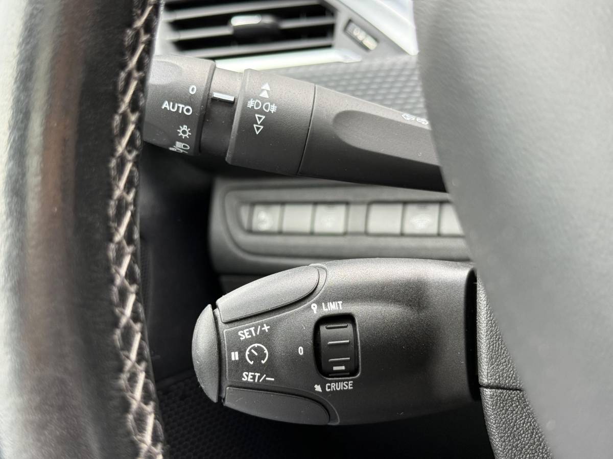 Peugeot 2008 Peugeot 2008 1.2 PureTech Allure 2e Eigenaar|Navi|Pano|Carplay|Clima|Cruise|PDC|Dealer Onderhouden|APK tot 02-2027