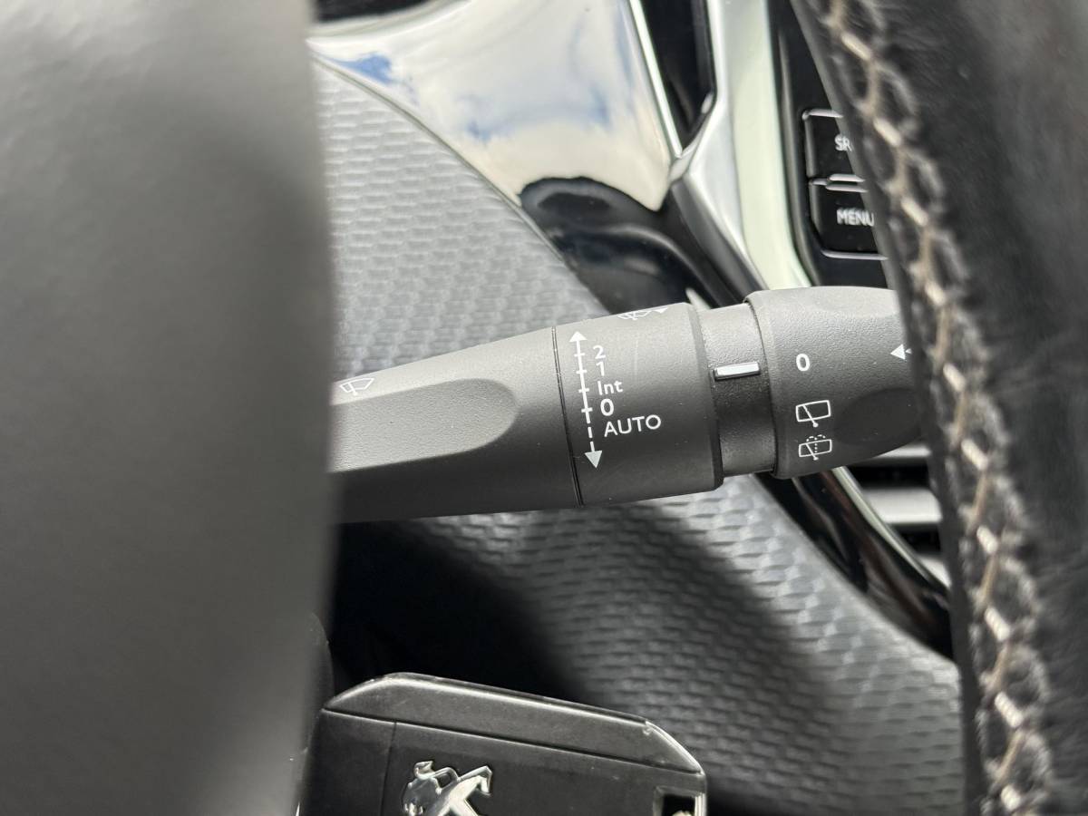 Peugeot 2008 Peugeot 2008 1.2 PureTech Allure 2e Eigenaar|Navi|Pano|Carplay|Clima|Cruise|PDC|Dealer Onderhouden|APK tot 02-2027
