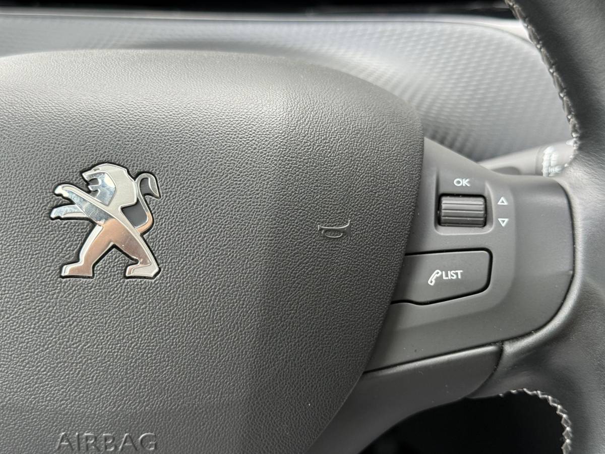 Peugeot 2008 Peugeot 2008 1.2 PureTech Allure 2e Eigenaar|Navi|Pano|Carplay|Clima|Cruise|PDC|Dealer Onderhouden|APK tot 02-2027