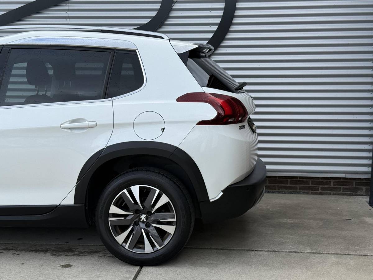 Peugeot 2008 Peugeot 2008 1.2 PureTech Allure 2e Eigenaar|Navi|Pano|Carplay|Clima|Cruise|PDC|Dealer Onderhouden|APK tot 02-2027