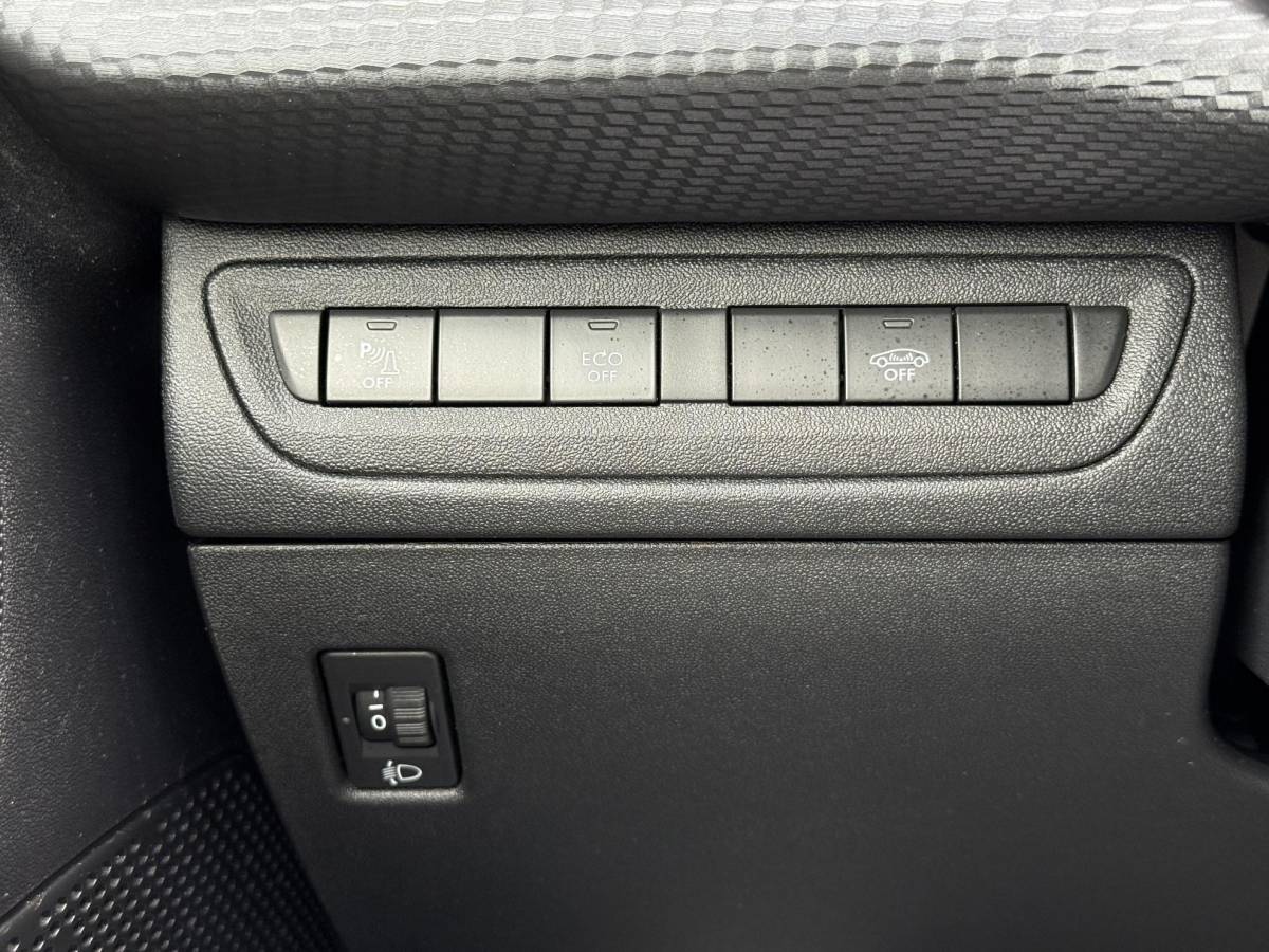 Peugeot 2008 Peugeot 2008 1.2 PureTech Allure 2e Eigenaar|Navi|Pano|Carplay|Clima|Cruise|PDC|Dealer Onderhouden|APK tot 02-2027