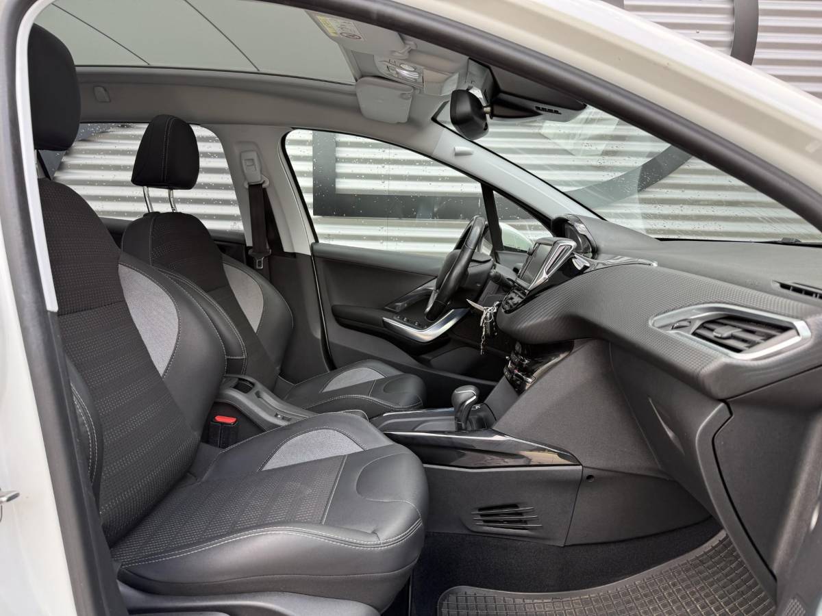 Peugeot 2008 Peugeot 2008 1.2 PureTech Allure 2e Eigenaar|Navi|Pano|Carplay|Clima|Cruise|PDC|Dealer Onderhouden|APK tot 02-2027
