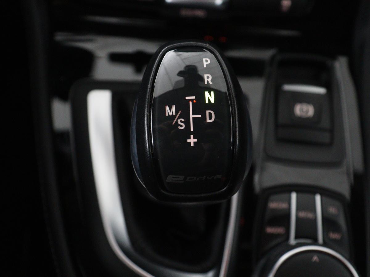 BMW 2 Serie BMW 2-serie Active Tourer 225xe iPerformance Centennial High Executive | SOH 88,6% | Leder | Stoelverwarming |  Adaptive cruise | Head-up | Navigatie | Bluetooth | Camera | Park assist | Elektrische achterklep | Trekhaak