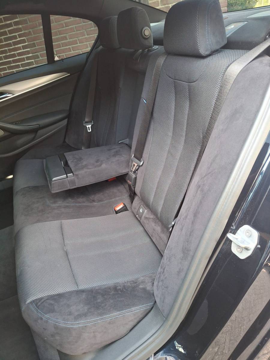 BMW 5 Serie BMW 5-serie 540i xDrive 340PK M-Sport Panoramadak / Harman & Kardon / Night Vision / Apple Carplay / Rondom Zicht Camera / Stoelve