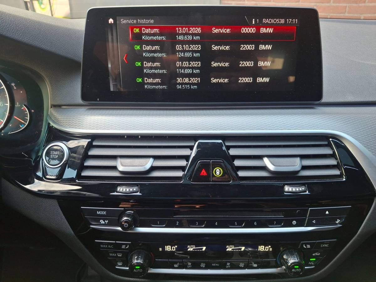BMW 5 Serie BMW 5-serie 540i xDrive 340PK M-Sport Panoramadak / Harman & Kardon / Night Vision / Apple Carplay / Rondom Zicht Camera / Stoelve