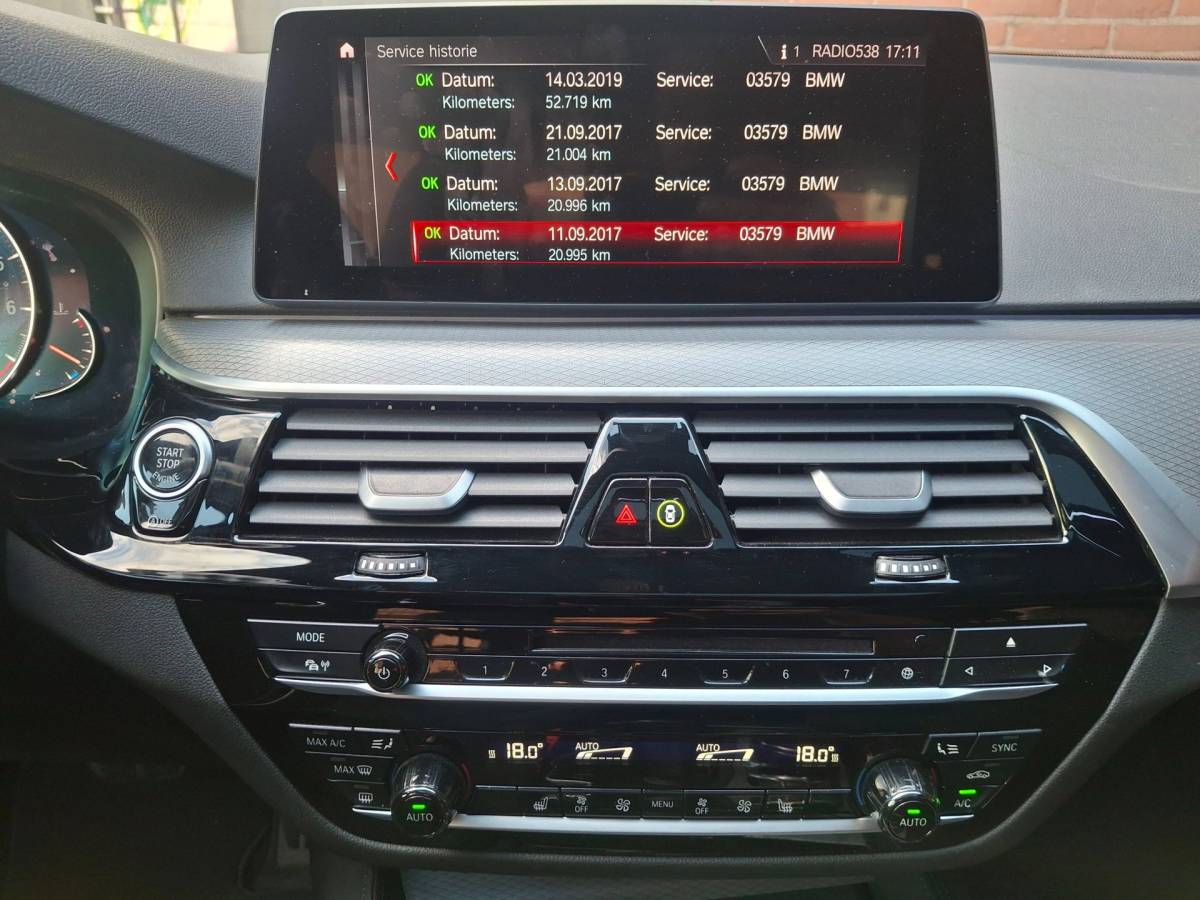 BMW 5 Serie BMW 5-serie 540i xDrive 340PK M-Sport Panoramadak / Harman & Kardon / Night Vision / Apple Carplay / Rondom Zicht Camera / Stoelve