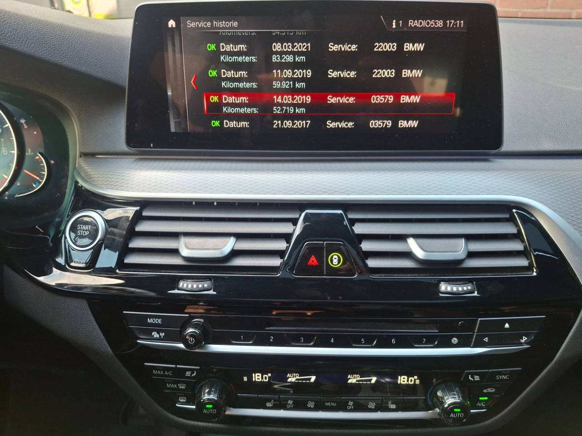 BMW 5 Serie BMW 5-serie 540i xDrive 340PK M-Sport Panoramadak / Harman & Kardon / Night Vision / Apple Carplay / Rondom Zicht Camera / Stoelve