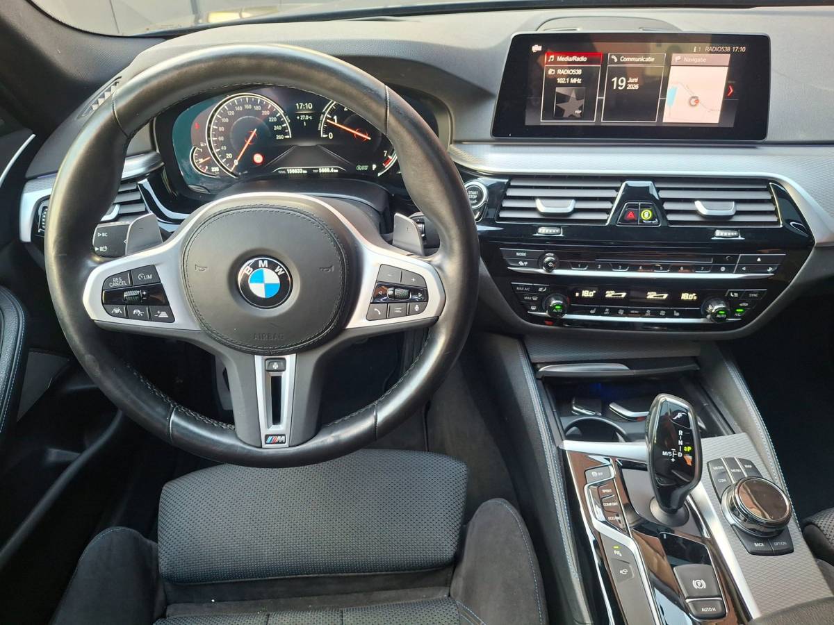 BMW 5 Serie BMW 5-serie 540i xDrive 340PK M-Sport Panoramadak / Harman & Kardon / Night Vision / Apple Carplay / Rondom Zicht Camera / Stoelve