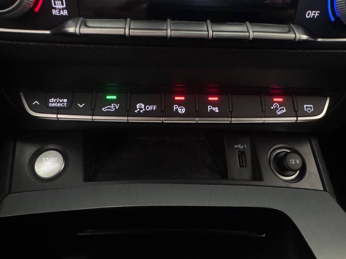 Audi Q5 Audi Q5 55 TFSIe 367PK HYBRID QUATTRO S-LINE SPORT LEDER/360° CAMERA/LED/NAV/CARPLAY