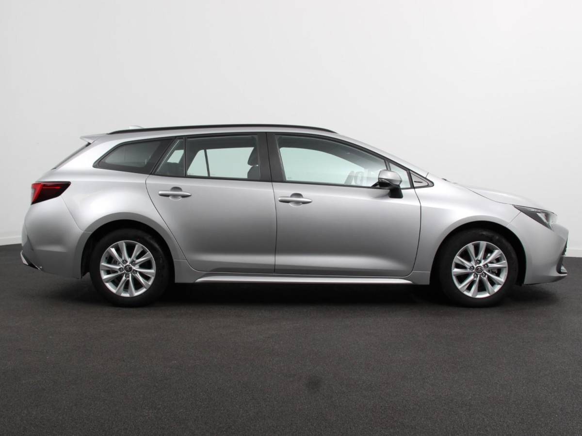 Toyota Corolla Touring Sports Toyota Corolla Touring Sports Automaat Hybrid 140 Active Navigatie Apple Carplay/Android Auto Climate Control Cruise Control Adaptive 17″Lichtmetalen velgen Camera