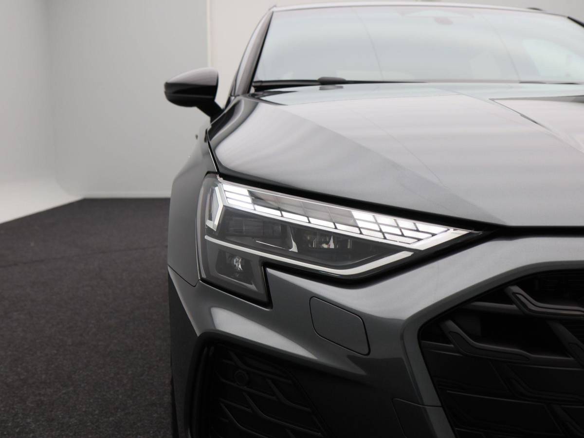 Audi A3 Audi A3 Sportback 45 TFSi e 272 Pk S-line Competition | Stoelverwarming | Trekhaak | Adaptive Cruise | Camera | CarPlay | 18 Inch | 12.686 Km !!
